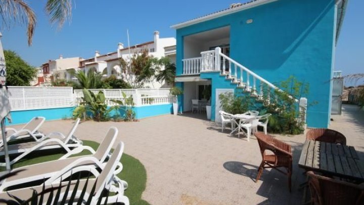 Strandvilla mit Pool, 2 Wohnungen und direktem Zugang zum Dünenstrand von Oliva