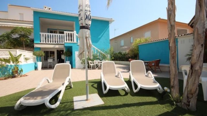 Strandvilla mit Pool, 2 Wohnungen und direktem Zugang zum Dünenstrand von Oliva
