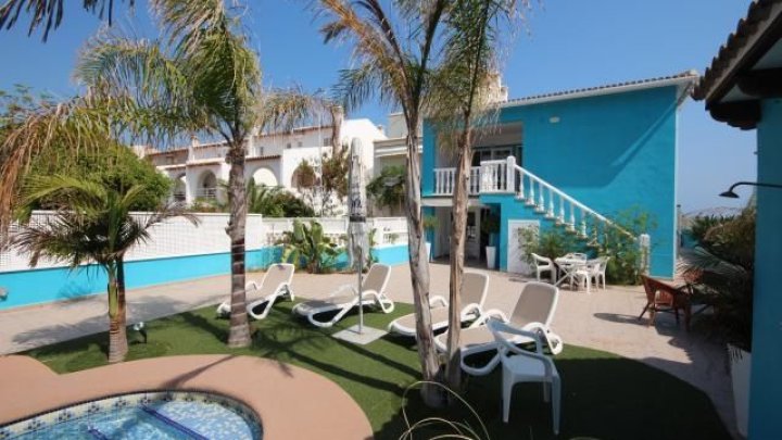 Strandvilla mit Pool, 2 Wohnungen und direktem Zugang zum Dünenstrand von Oliva
