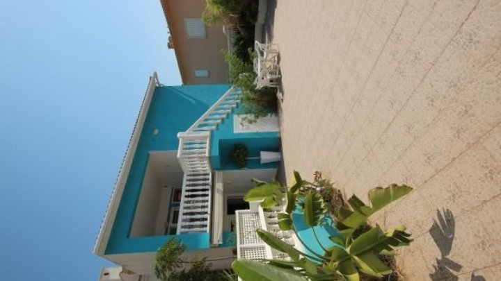 Strandvilla mit Pool, 2 Wohnungen und direktem Zugang zum Dünenstrand von Oliva