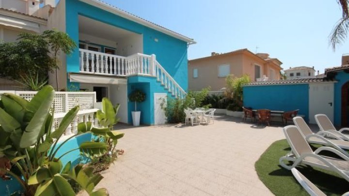Strandvilla mit Pool, 2 Wohnungen und direktem Zugang zum Dünenstrand von Oliva