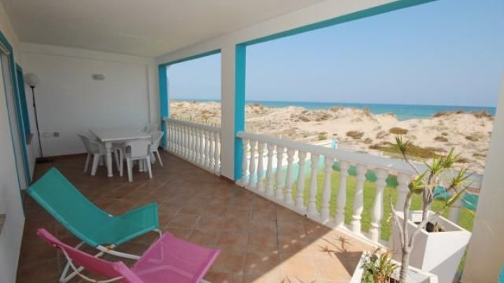 Strandvilla mit Pool, 2 Wohnungen und direktem Zugang zum Dünenstrand von Oliva