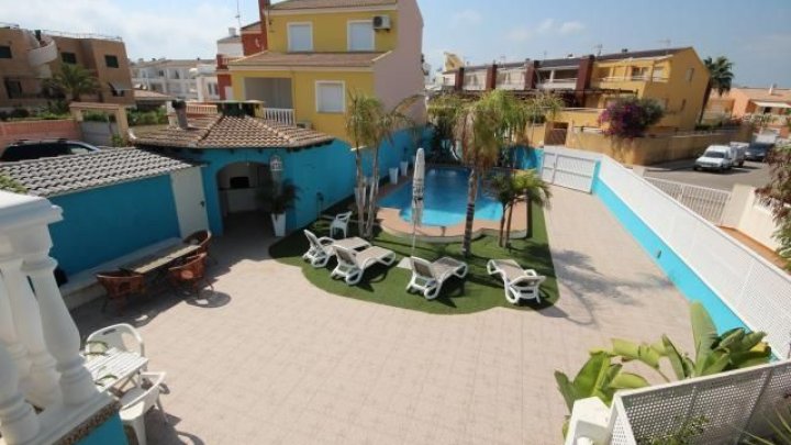 Strandvilla mit Pool, 2 Wohnungen und direktem Zugang zum Dünenstrand von Oliva