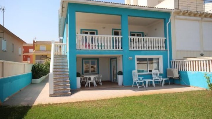 Strandvilla mit Pool, 2 Wohnungen und direktem Zugang zum Dünenstrand von Oliva