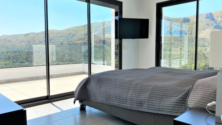 Exquisites Haus mit Pool, Meerblick und Aufzug