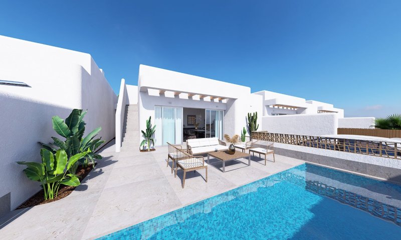 Wunderschöne eingeschossige Villen mit 3 Schlafzimmern, 2 Bädern, Dachterrasse, Privatpool und Kfz-Stellplatz
