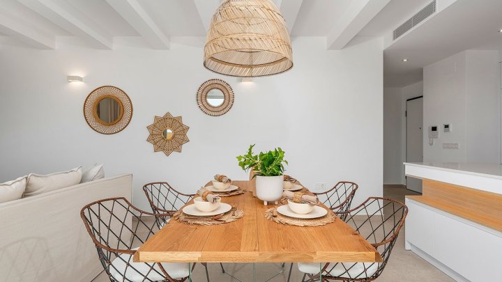 Wunderschöne eingeschossige Villen mit 3 Schlafzimmern, 2 Bädern, Dachterrasse, Privatpool und Kfz-Stellplatz