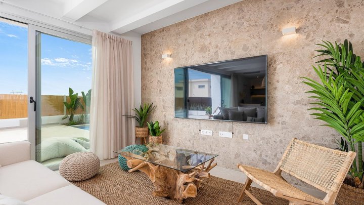 Wunderschöne eingeschossige Villen mit 3 Schlafzimmern, 2 Bädern, Dachterrasse, Privatpool und Kfz-Stellplatz