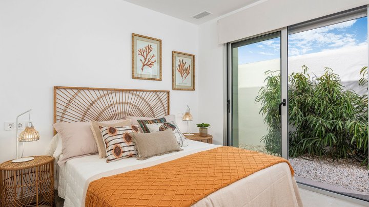 Wunderschöne eingeschossige Villen mit 3 Schlafzimmern, 2 Bädern, Dachterrasse, Privatpool und Kfz-Stellplatz