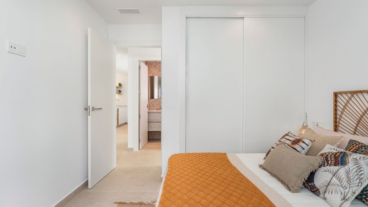 Wunderschöne eingeschossige Villen mit 3 Schlafzimmern, 2 Bädern, Dachterrasse, Privatpool und Kfz-Stellplatz