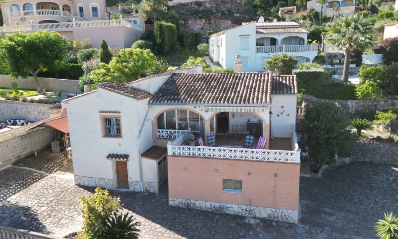 Renovierungsbedürftige Villa mit riesigem Grundstück, 2 Garagen und herrlicher Aussicht in La Sella
