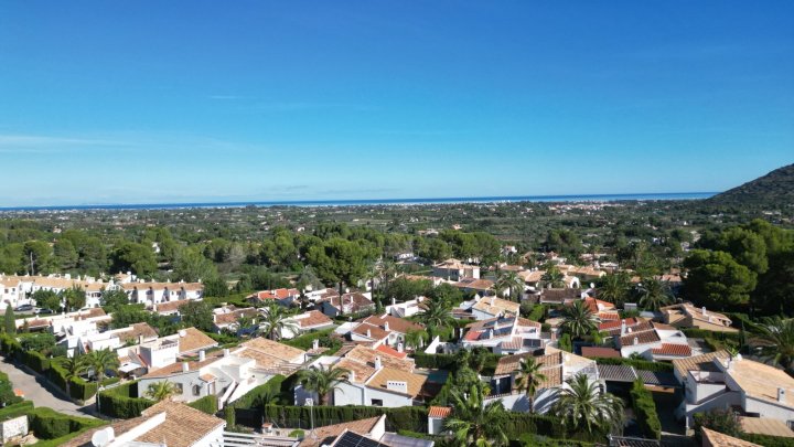 Renovierungsbedürftige Villa mit riesigem Grundstück, 2 Garagen und herrlicher Aussicht in La Sella