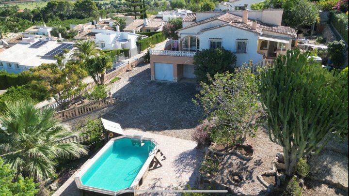 Renovierungsbedürftige Villa mit riesigem Grundstück, 2 Garagen und herrlicher Aussicht in La Sella