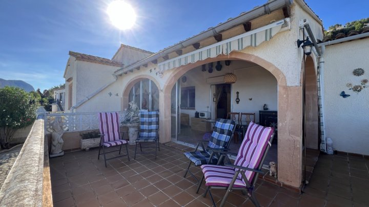 Renovierungsbedürftige Villa mit riesigem Grundstück, 2 Garagen und herrlicher Aussicht in La Sella