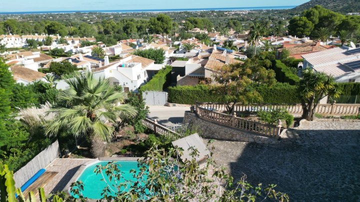 Renovierungsbedürftige Villa mit riesigem Grundstück, 2 Garagen und herrlicher Aussicht in La Sella