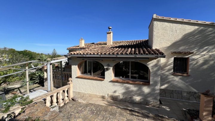 Renovierungsbedürftige Villa mit riesigem Grundstück, 2 Garagen und herrlicher Aussicht in La Sella