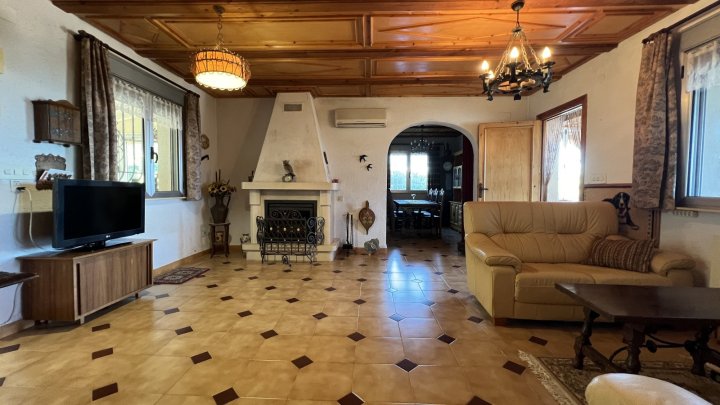 Renovierungsbedürftige Villa mit riesigem Grundstück, 2 Garagen und herrlicher Aussicht in La Sella
