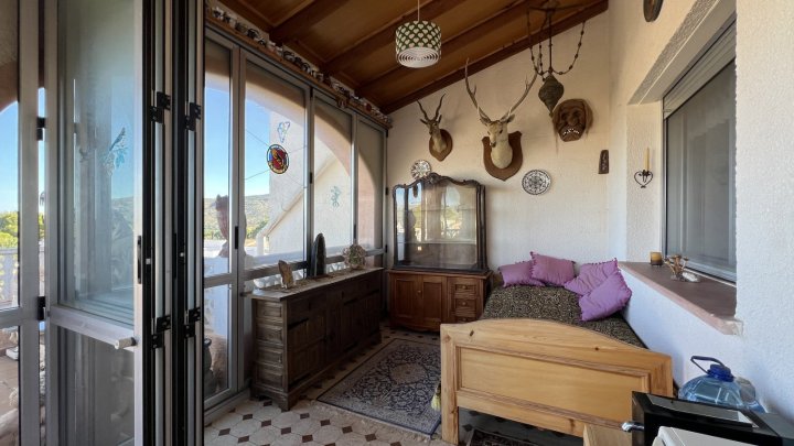 Renovierungsbedürftige Villa mit riesigem Grundstück, 2 Garagen und herrlicher Aussicht in La Sella
