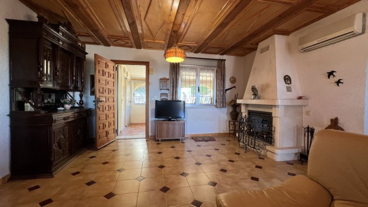 Renovierungsbedürftige Villa mit riesigem Grundstück, 2 Garagen und herrlicher Aussicht in La Sella