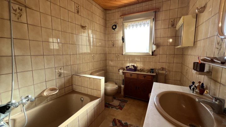 Renovierungsbedürftige Villa mit riesigem Grundstück, 2 Garagen und herrlicher Aussicht in La Sella