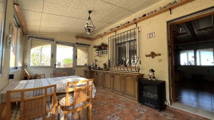 Renovierungsbedürftige Villa mit riesigem Grundstück, 2 Garagen und herrlicher Aussicht in La Sella