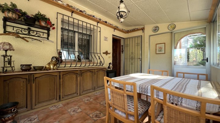 Renovierungsbedürftige Villa mit riesigem Grundstück, 2 Garagen und herrlicher Aussicht in La Sella