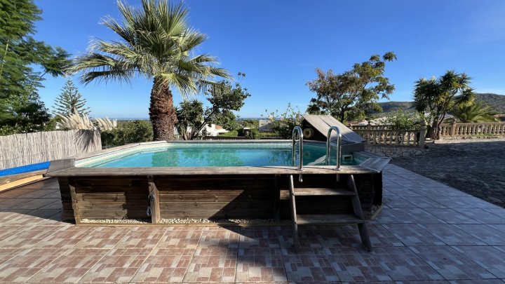 Renovierungsbedürftige Villa mit riesigem Grundstück, 2 Garagen und herrlicher Aussicht in La Sella