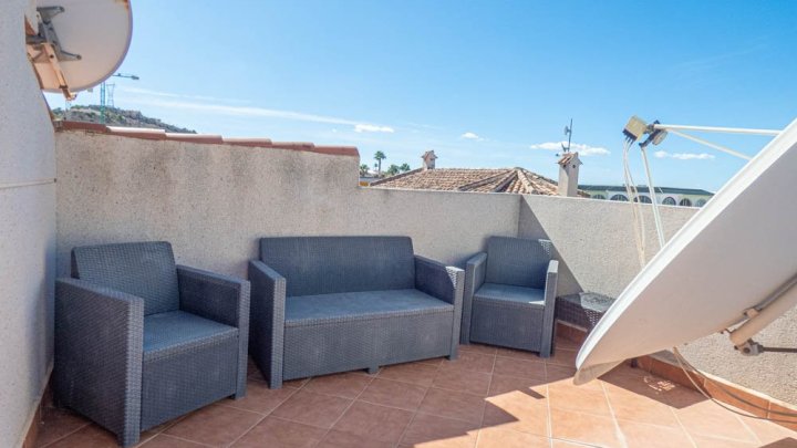 Wunderschöne Villa mit 5 Schlafzimmern, 5 Bädern, Gästeappartement und Privatpool
