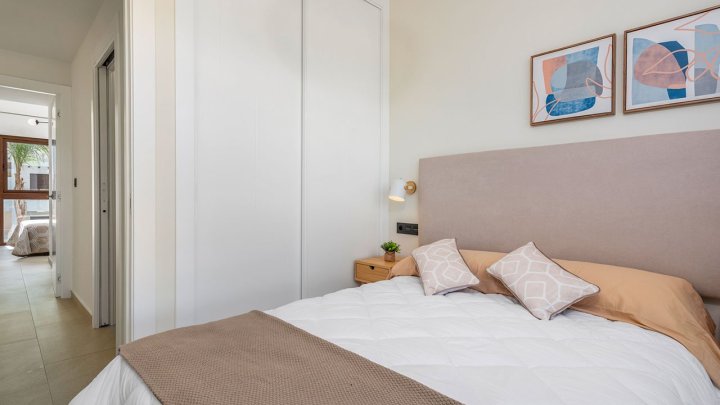 Sehr schöne Obergeschoss-Wohnungen mit 4 Schlafzimmern, 2 Badezimmern, Dachterrasse und 2 Gemeinschaftspool