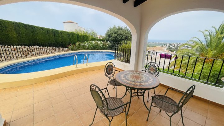 Sehr gepflegte Villa mit Meerblick, Pool und Gästebereich am Monte Pego