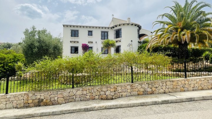 Sehr gepflegte Villa mit Meerblick, Pool und Gästebereich am Monte Pego