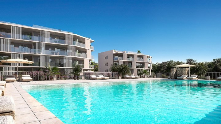 Appartements mit 2 Schlafzimmern, 2 Bädern, Klimaanlage, Gemeinschaftspool, Kfz-Stellplatz und Ausblick auf den nahegelegenen Jachthafen