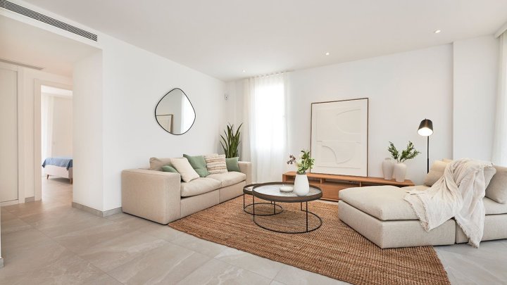 Appartements mit 2 Schlafzimmern, 2 Bädern, Klimaanlage, Gemeinschaftspool, Kfz-Stellplatz und Ausblick auf den nahegelegenen Jachthafen