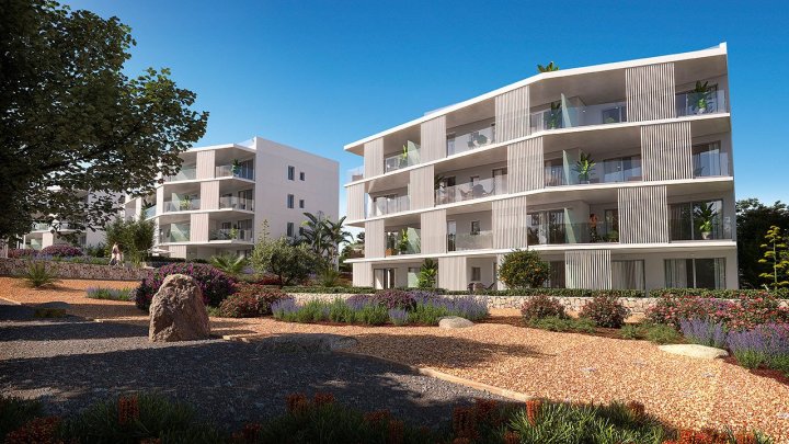 Appartements mit 2 Schlafzimmern, 2 Bädern, Klimaanlage, Gemeinschaftspool, Kfz-Stellplatz und Ausblick auf den nahegelegenen Jachthafen