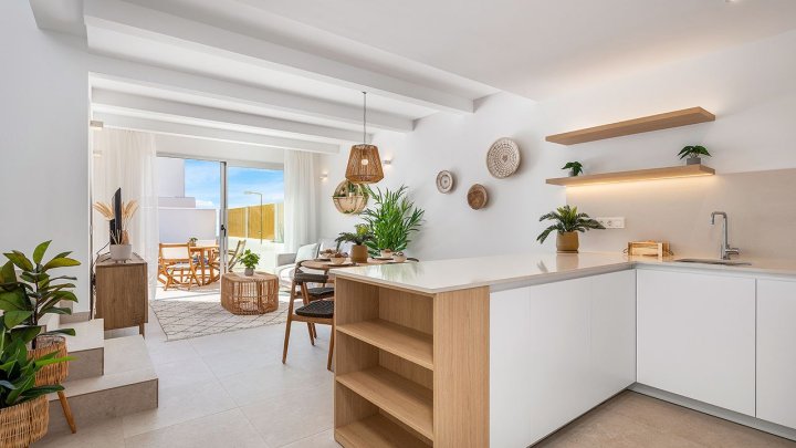 Obergeschoss-Wohnungen mit 3 Schlafzimmern, 2 Bädern, Dachterrasse, Kfz-Stellplatz und Gemeinschaftspool