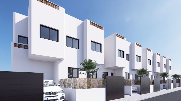 Obergeschoss-Wohnungen mit 3 Schlafzimmern, 2 Bädern, Dachterrasse, Kfz-Stellplatz und Gemeinschaftspool