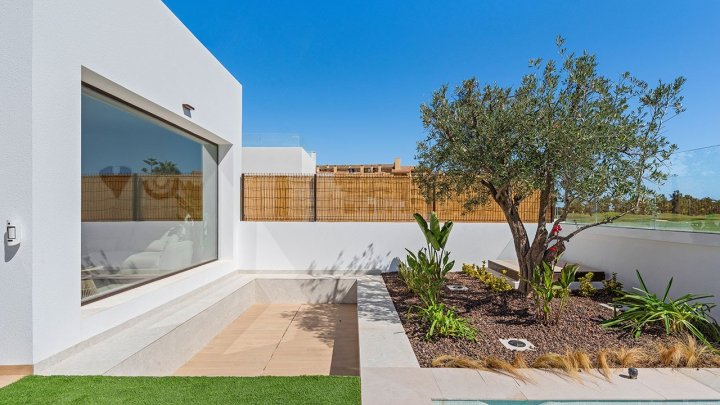 Villen mit 3 Schlafzimmern, 2 Bädern, Vorinstallation Klimaanlage, Privatpool und Meerblick direkt am Golfplatz von La Serena Golf