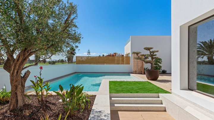 Villen mit 3 Schlafzimmern, 2 Bädern, Vorinstallation Klimaanlage, Privatpool und Meerblick direkt am Golfplatz von La Serena Golf