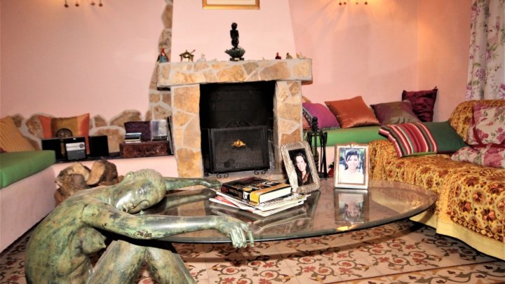 Schöne alte Steinfinca (Landhaus-Villa) mit fünf Schlafzimmer in Marxuquera