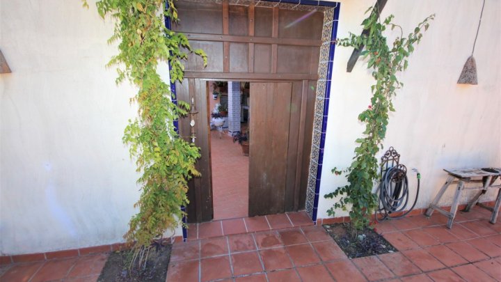 Schöne alte Steinfinca (Landhaus-Villa) mit fünf Schlafzimmer in Marxuquera