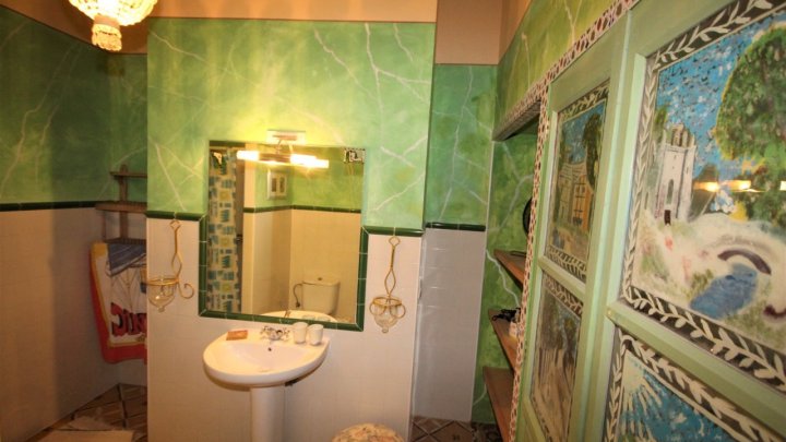 Schöne alte Steinfinca (Landhaus-Villa) mit fünf Schlafzimmer in Marxuquera
