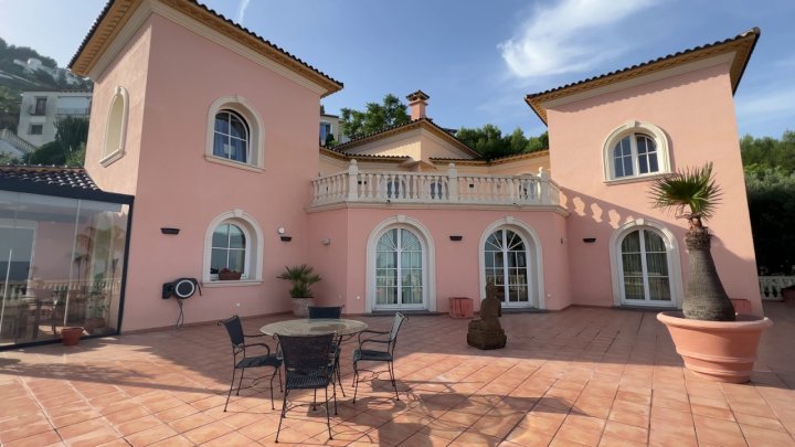 Fantastische Villa mit Meerblick, 5 Schlafzimmern, 4 Bädern, Privatpool und Garage