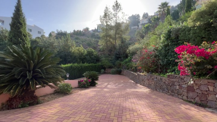 Fantastische Villa mit Meerblick, 5 Schlafzimmern, 4 Bädern, Privatpool und Garage