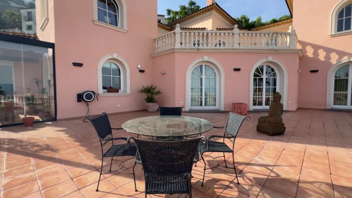 Fantastische Villa mit Meerblick, 5 Schlafzimmern, 4 Bädern, Privatpool und Garage