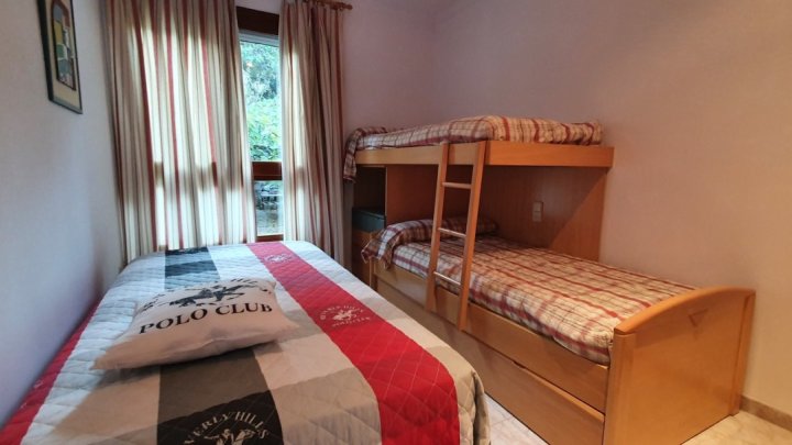 Gepflegte Villa mit 4 Schlafzimmern, 3 Badezimmern und Privatpool in hervorragender Wohnlage