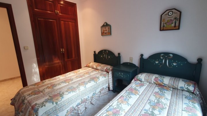 Gepflegte Villa mit 4 Schlafzimmern, 3 Badezimmern und Privatpool in hervorragender Wohnlage