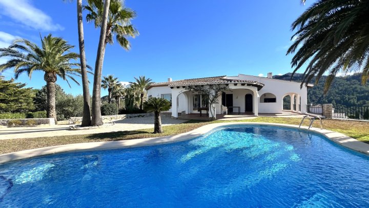 Exklusive Villa im Finca-Stil mit traumhaften Panoramablick, Pool und luxuriösem Gartenparadies am Monte Pego