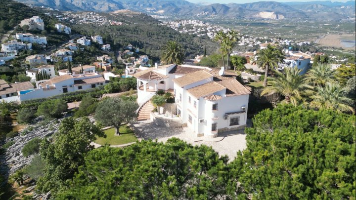 Exklusive Villa im Finca-Stil mit traumhaften Panoramablick, Pool und luxuriösem Gartenparadies am Monte Pego
