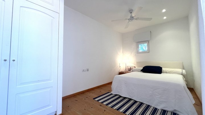 Traumhafte Villa mit großen modernen Räumen in bester Lage von Las Rotas