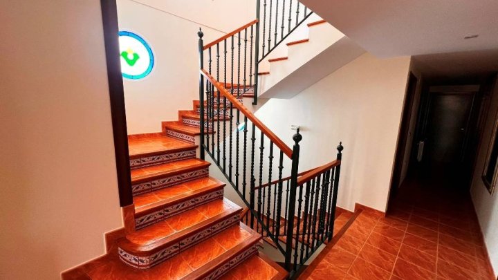 Villa mit 6 Schlafzimmern, 5 Bädern und Privatpool nur 5 Minuten vom Stadtzentrum